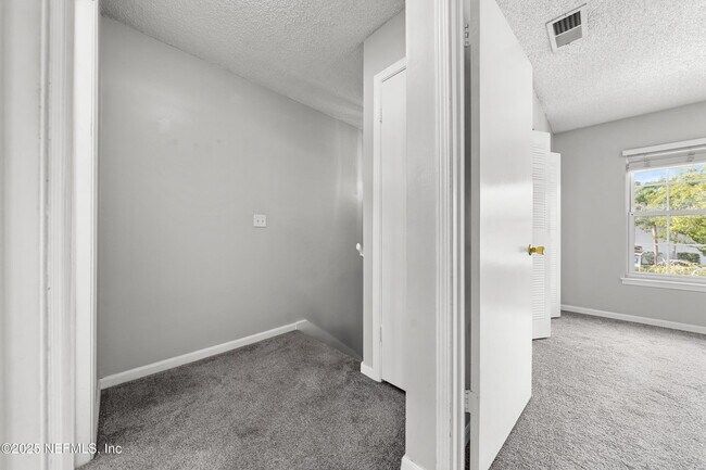 Building Photo - 303 Kettering Terrace