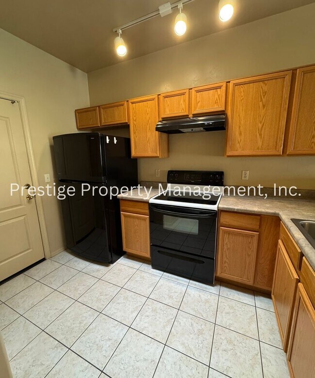 Building Photo - Super Cute 2Bd/2Ba Green Valley Home!!