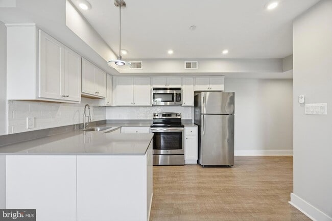 Building Photo - 502 Gerhard St