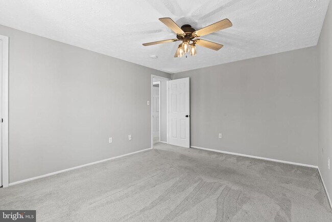 Building Photo - 4817 Kingfisher Ct