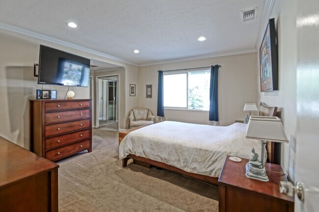 Building Photo - FULLY FURNISHED, CHARMING & AIRY, 4BR2BA MONTEMALAGA HILLTOP HOME W/ “QUEENS NECKLACE” VIEWS, 2-C...