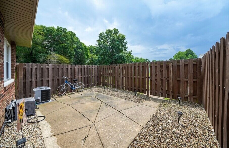 Building Photo - 1799 Higby Dr