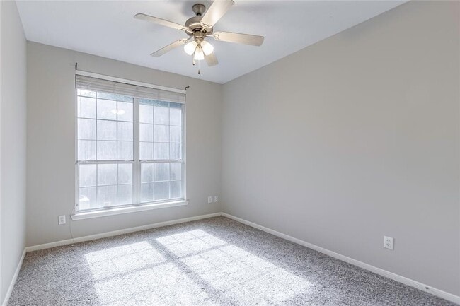 Building Photo - 725 Cedarwood Dr