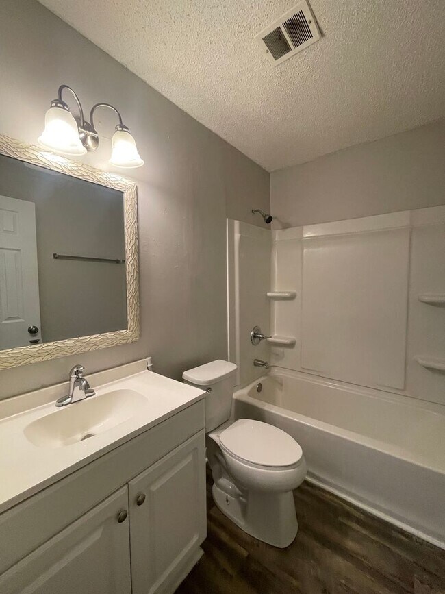 Building Photo - 131 Wall St