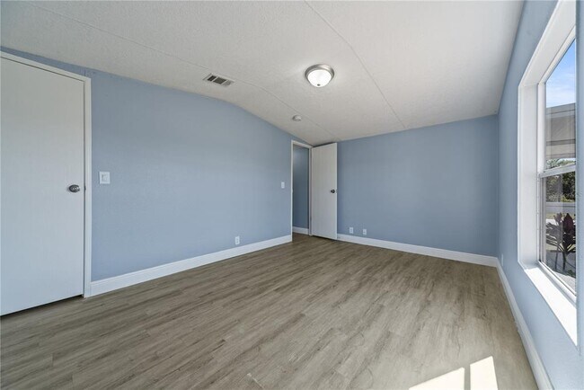 Building Photo - 9165 Atlas Dr