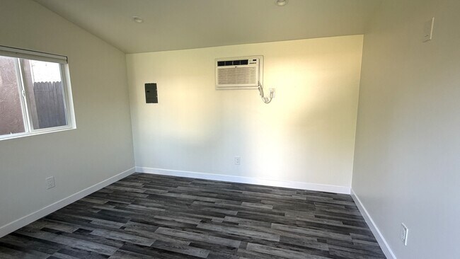 Building Photo - 3069 Hackett Ave