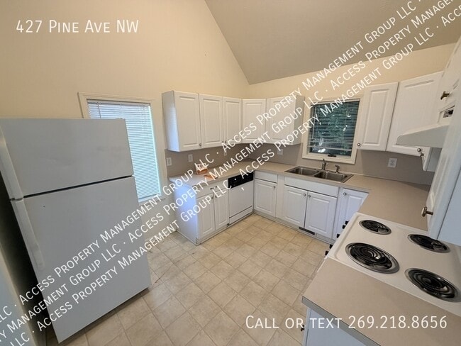 Building Photo - 427 Pine Ave NW