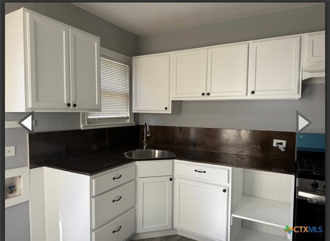 Building Photo - 1003 E Sabine St