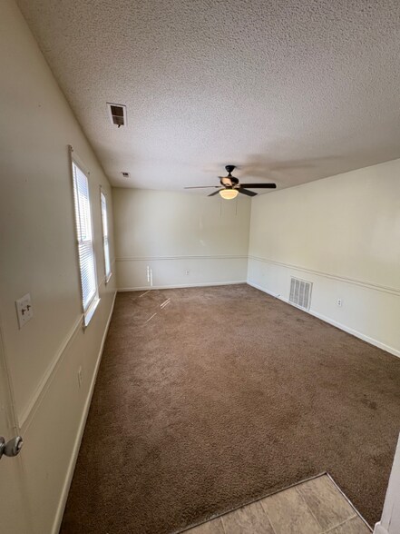 Building Photo - 122 Carriage Pl