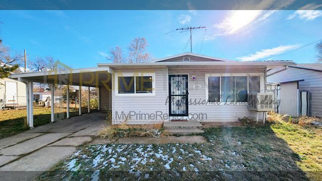 Primary Photo - 886 N Laverde Ave W