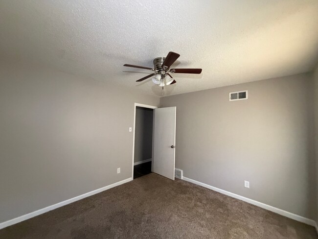 Building Photo - Charming 3BR/2BA Bartlett Area Home | Soaring High Ceilings, Brick Fireplace & Fenced Yard