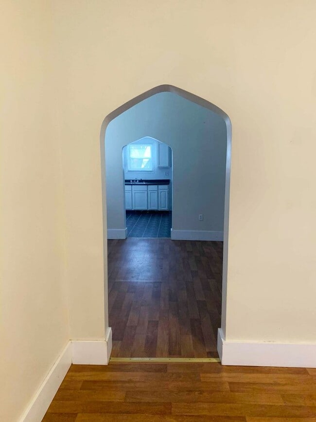 Building Photo - 921 N 10th St