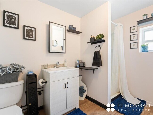 Building Photo - South Omaha Charm -Half off the 1st months rent!