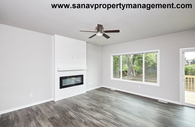 Building Photo - Spacious 3-Bedroom Home with Modern Layout...