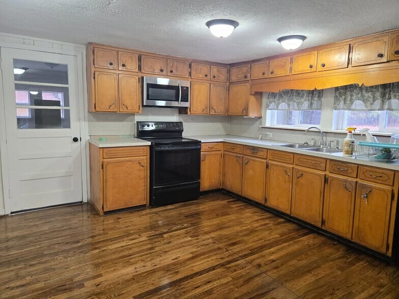 Building Photo - 130 Coin Ln