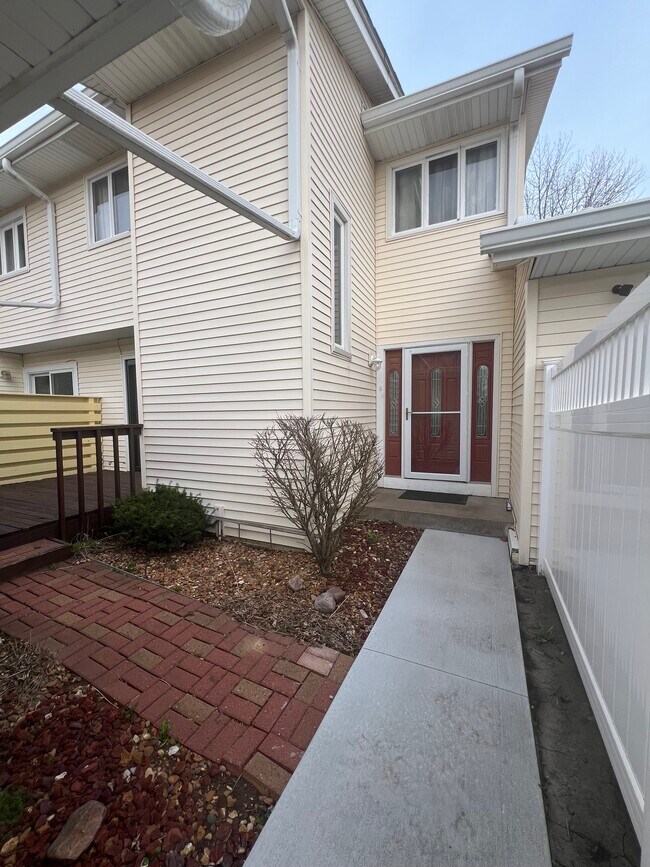 Building Photo - 3025 Parkwild Dr