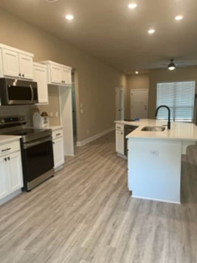 Building Photo - FIRST MONTH FREE - Beautiful New Home!