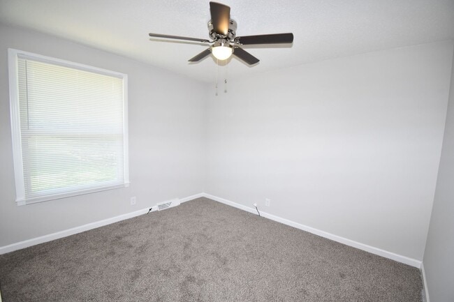 Building Photo - Renovate Dog Friendly Home For Rent Near Cunningham Lane!