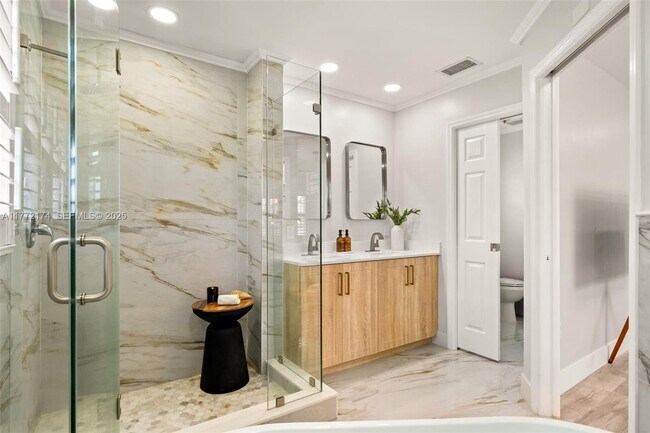 Building Photo - 911 SW 57th Ave