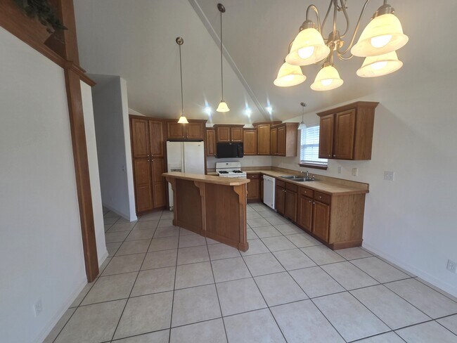 Building Photo - 848 S Jester Ave