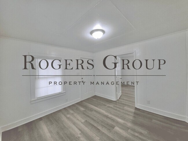 Building Photo - ***$500 Rent Credit Special*** - Homes for rent in Henderson NC - 471 Pettigrew Street - Schedule...