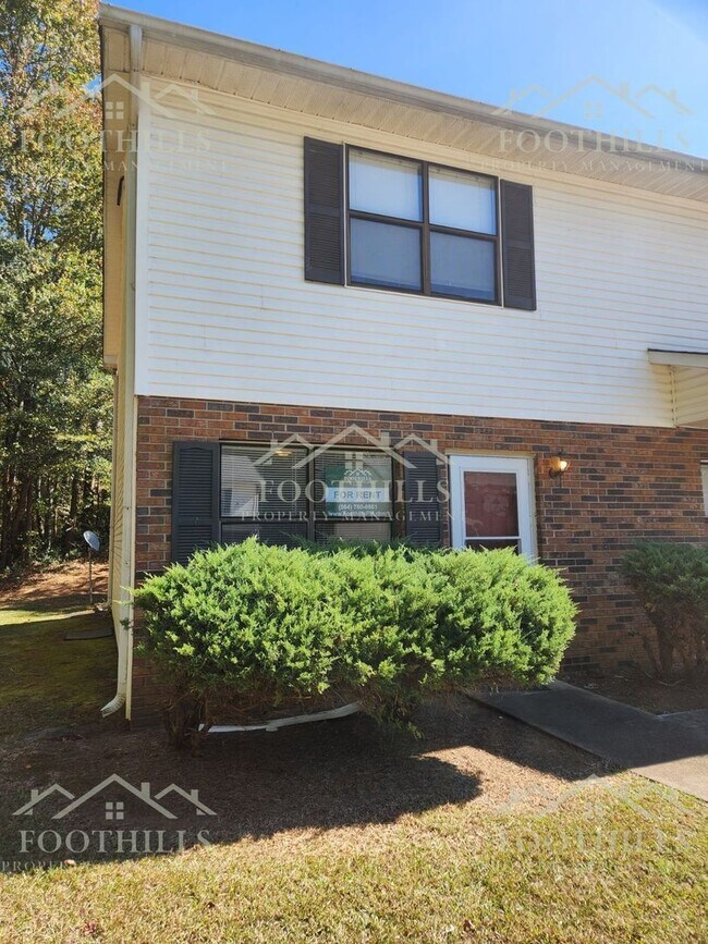 Building Photo - 108 Woodland Dr