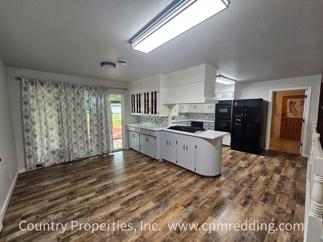 Building Photo - Renovated Gated House on an Acre with Detached Shop in Cottonwood!