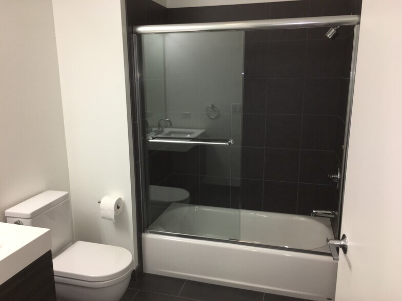 Building Photo - 1688 Pine St