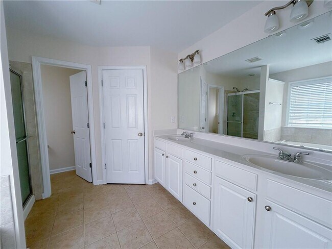 Building Photo - 810 Courageous Ct