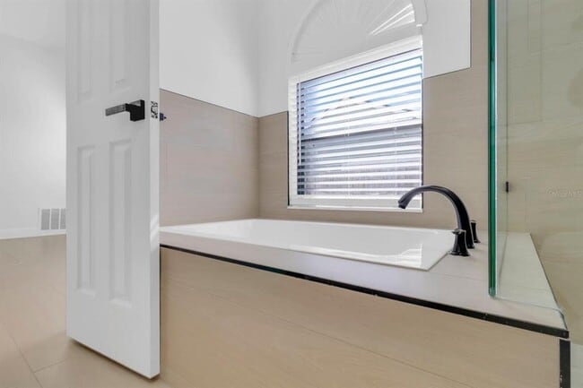 Building Photo - 2622 Liz Ln