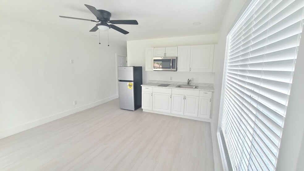 Unfurnished $1,850 - 2519 W Walnut St