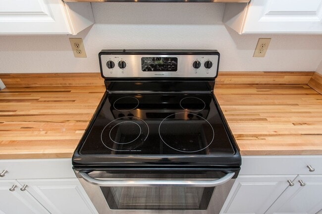 Building Photo - JM-Cram***