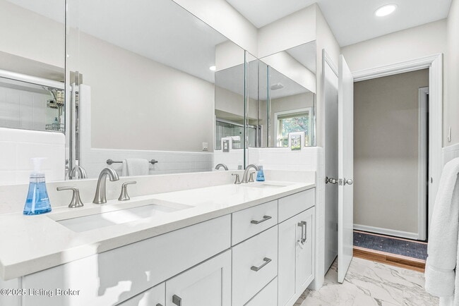 Building Photo - 1515 Vivian Ln