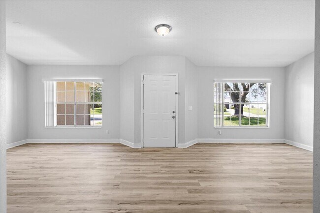 Building Photo - 2385 SW Neal Rd