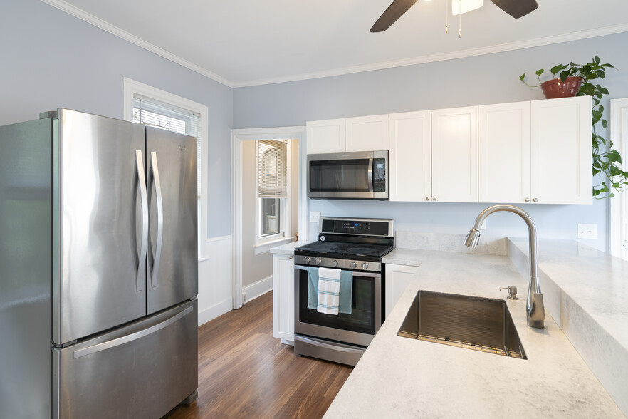 Kitchen - 590 River Ave