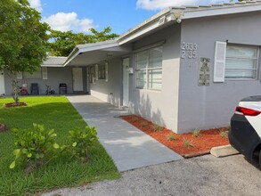 Building Photo - Ventura Blvd FTL 2633-2635