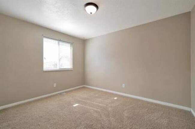 Building Photo - 1691 N 25 E