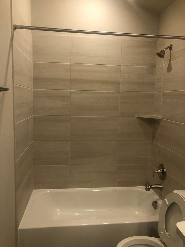 Building Photo - -=Available April 2026=-  4BR/2BA w/ Fenced Yard + Covered Parking in Hutto, TX