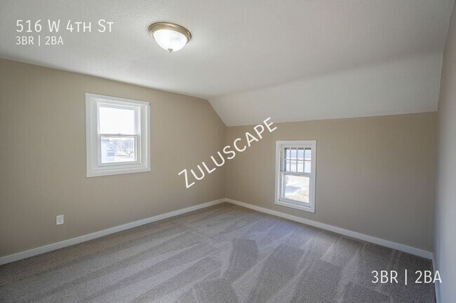 Building Photo - 516 W 4th St