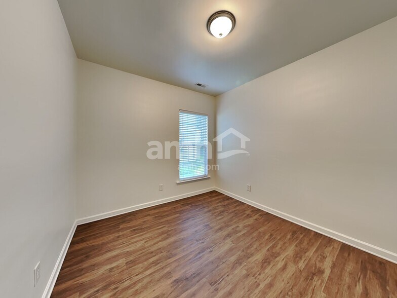 Building Photo - 8428 Whisper Ridge Pl