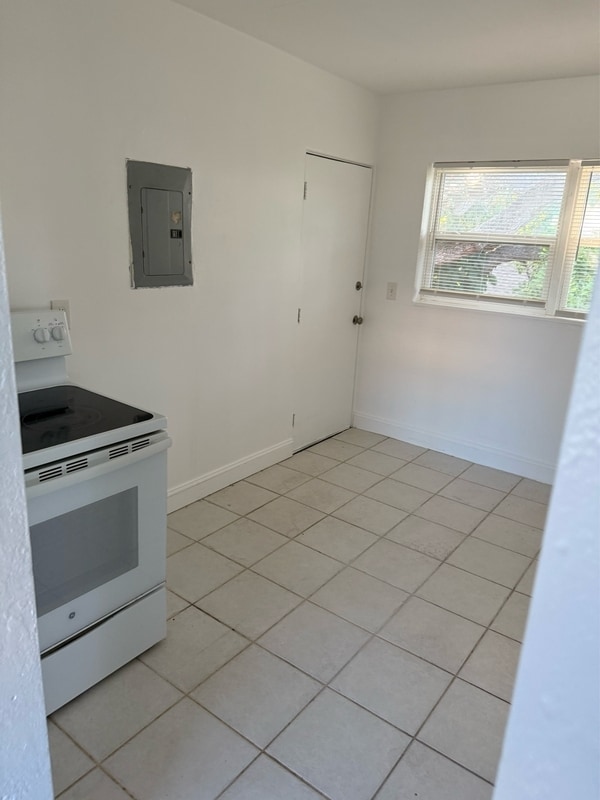 Building Photo - 2112 9th Ave N