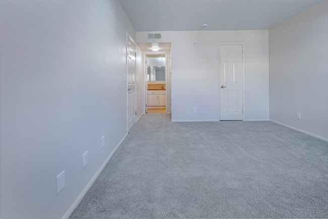 Building Photo - 449 N Catalina Ave