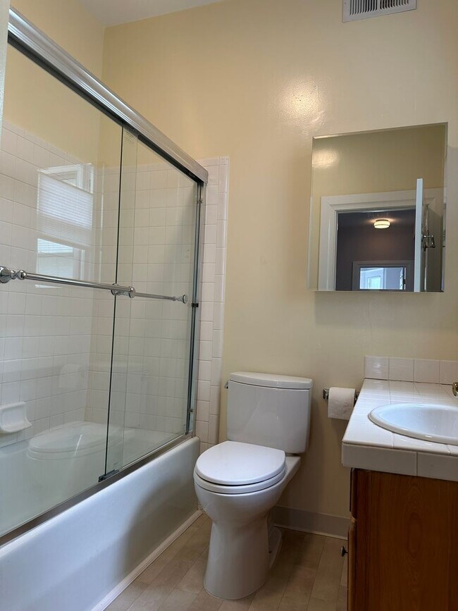 Building Photo - 817-819-821 Pierce Street