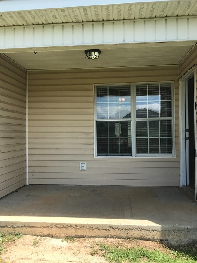 Building Photo - 601 Hidden Creek Cir