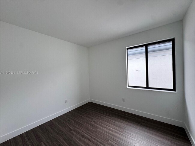 Building Photo - 19749 NE 16th Pl