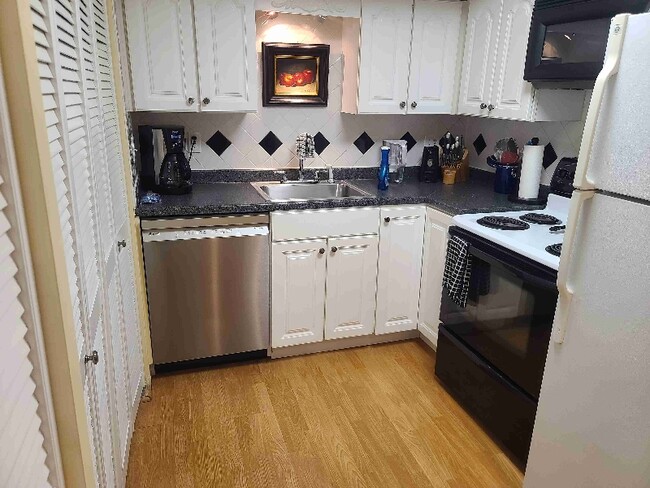 Building Photo - 6735 River Springs Ct NW