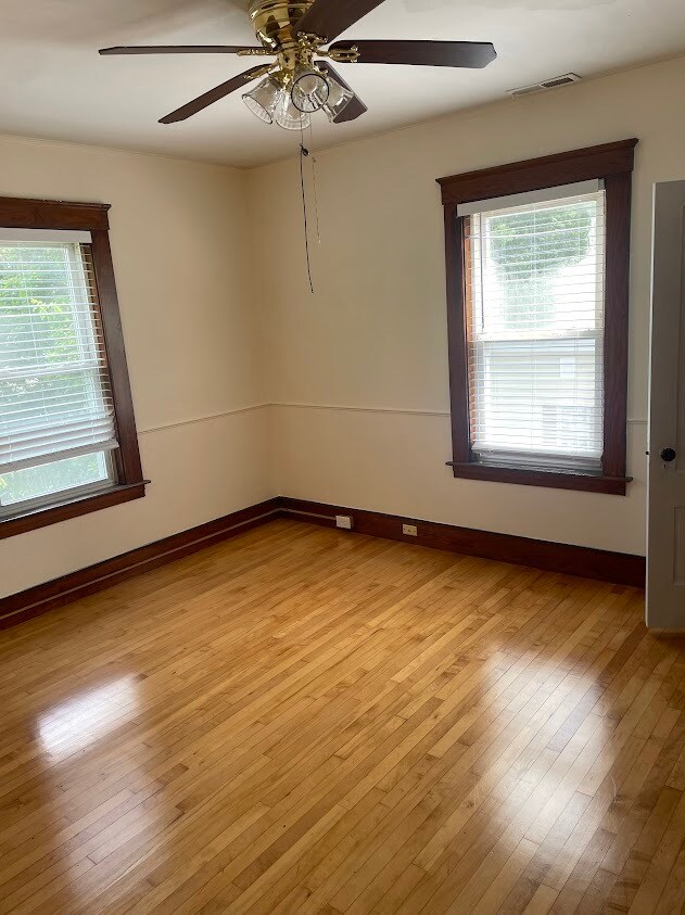 Building Photo - 348 Rollstone St