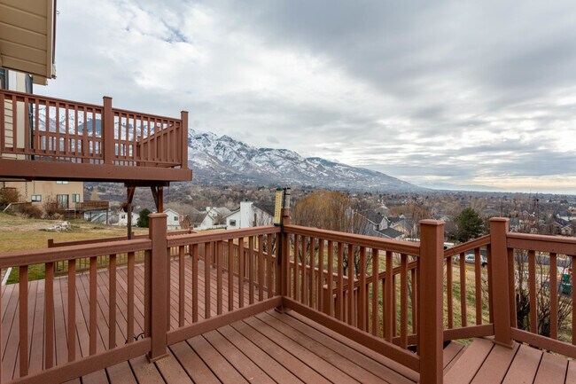 Building Photo - Utah House