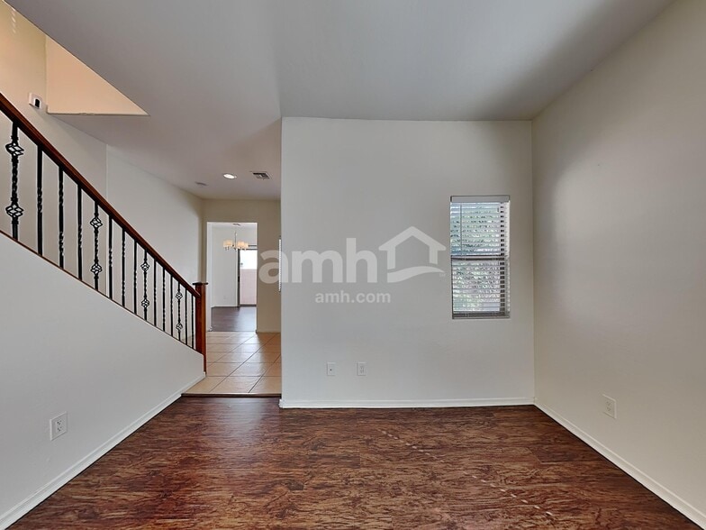 Building Photo - 4647 E Laurel Ave