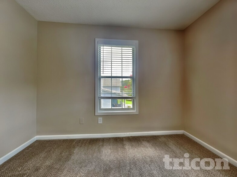 Building Photo - 113 Ivy Brook Dr